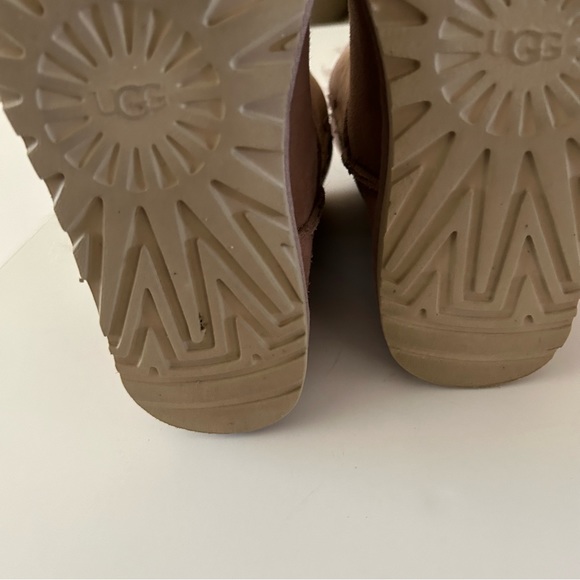 UGG  Irina Boot with Swarovski crystals Pin Closure in Dusk Blush Pink size 7 - Picture 13 of 13